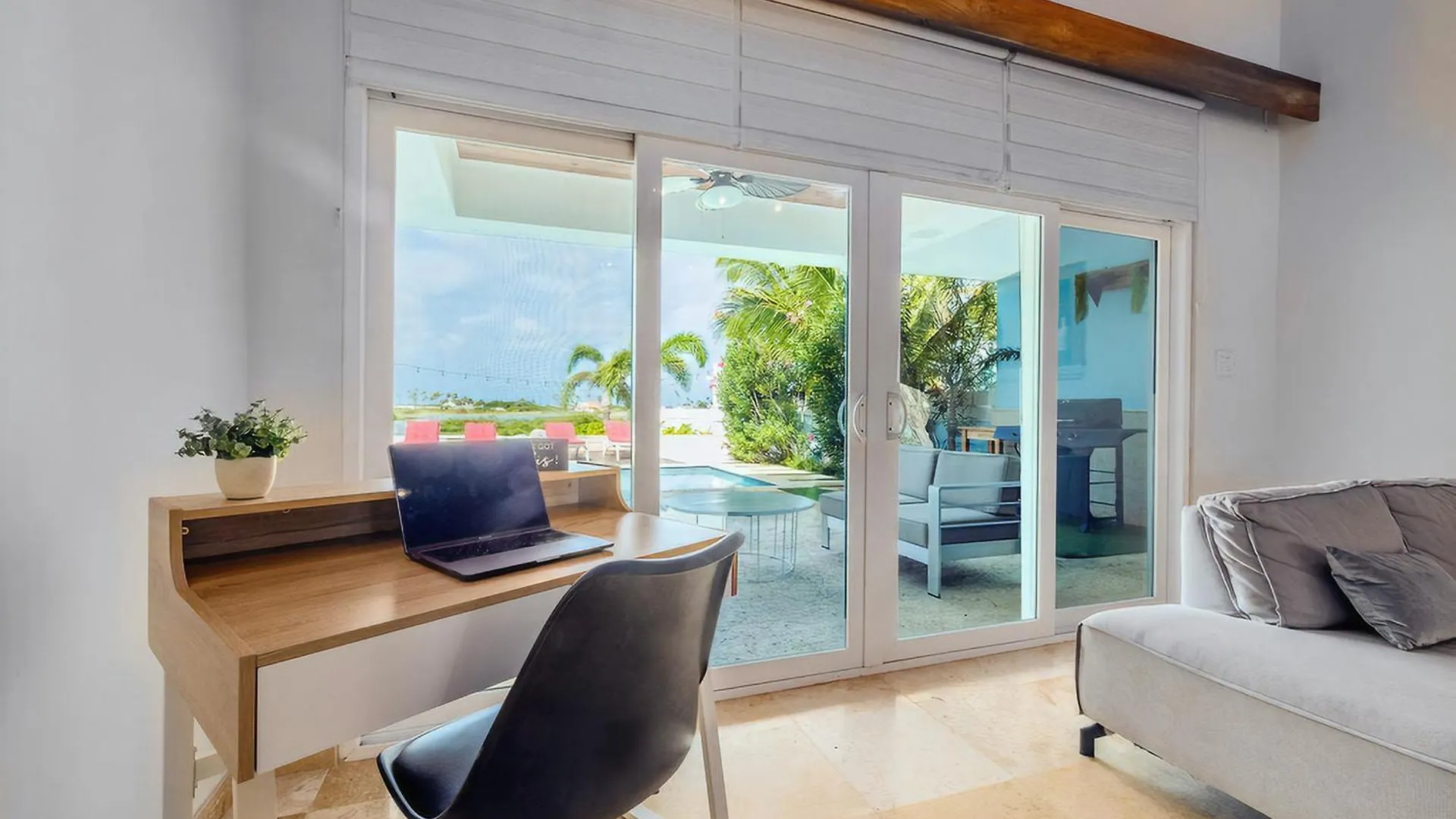 Fantastic 3-Bdr Villa With Gorgeous Pool View Palm Beach
