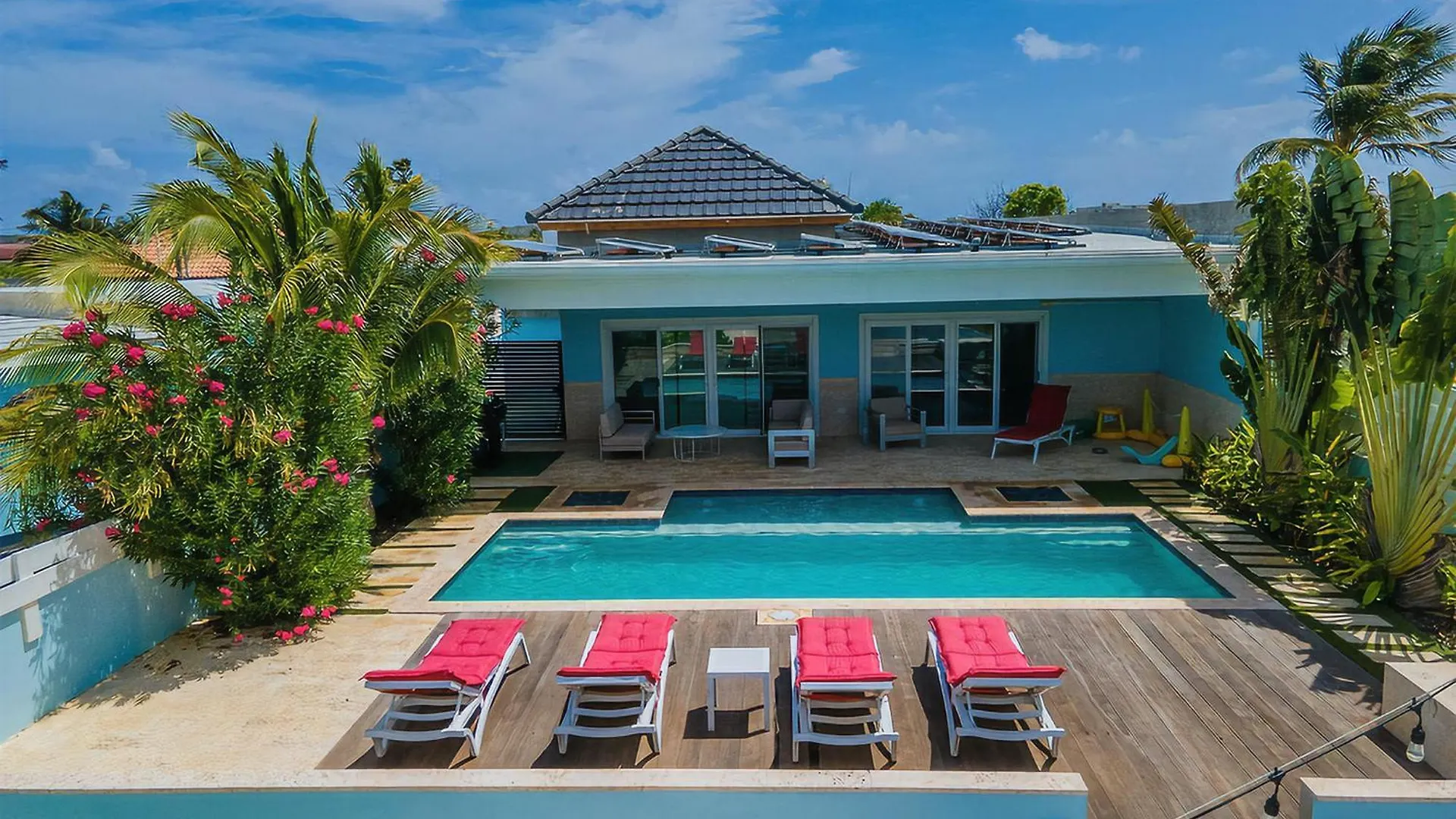 Fantastic 3-Bdr Villa With Gorgeous Pool View Palm Beach Appartement