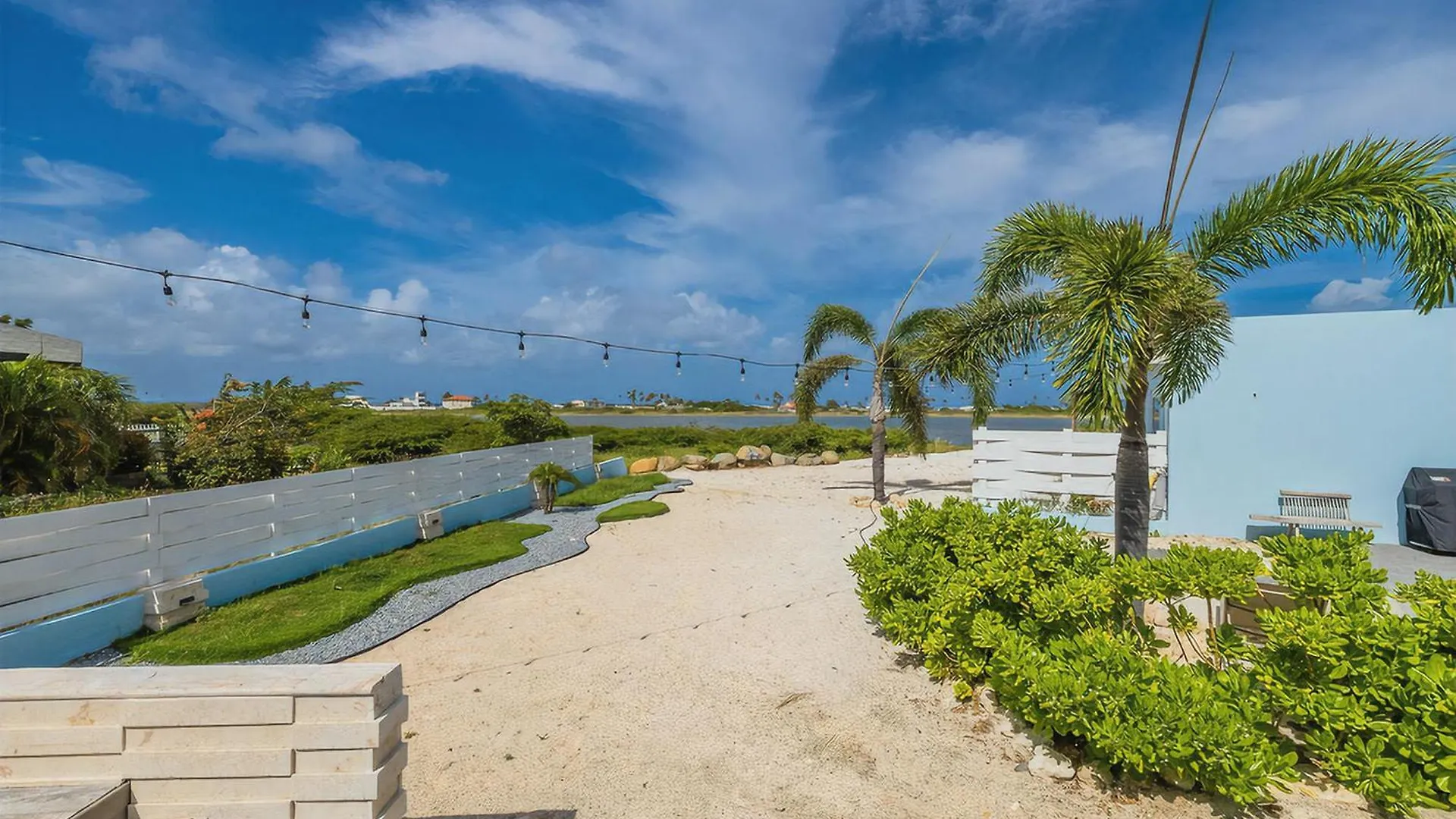 Fantastic 3-Bdr Villa With Gorgeous Pool View Palm Beach